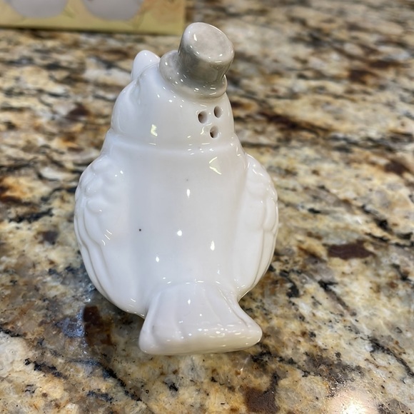 NEW IN BOX Mr. and Mrs. Chicken Salt and Pepper Shakers - Picture 5 of 7